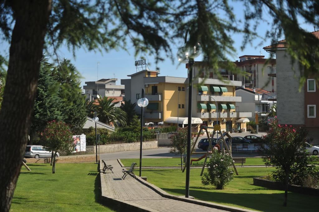 Hotel Santoianni à San Martino in Pensilis Chambre photo